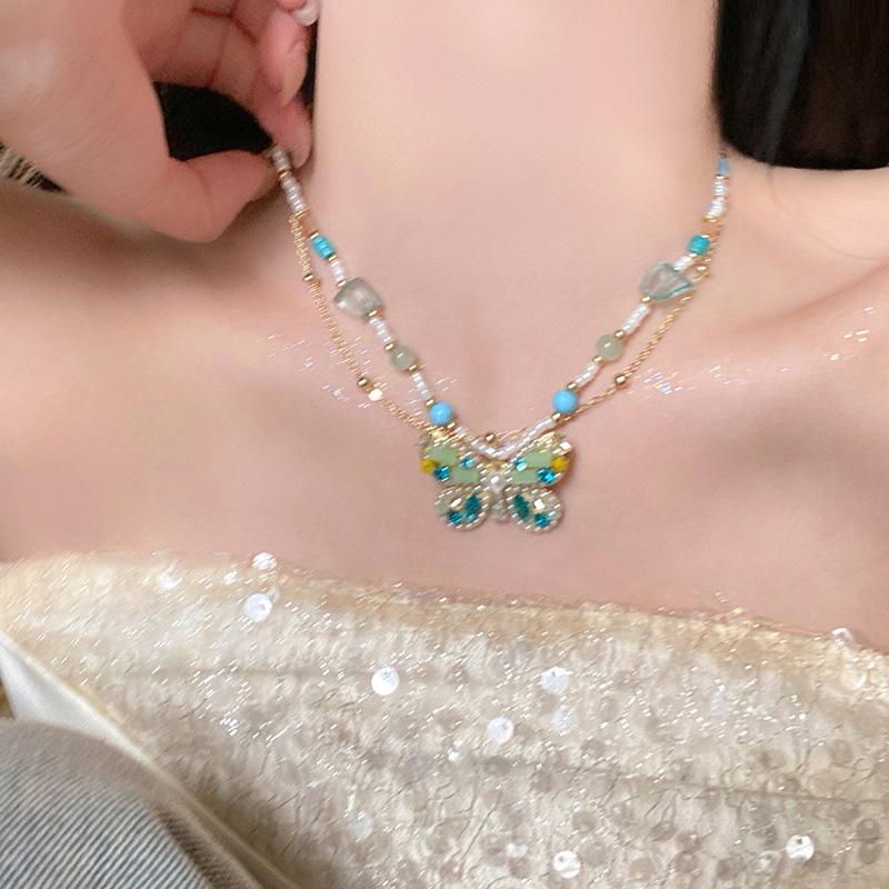 Pärlinlagd diamantfjäril pärlförsedd hänghalsband lätt lyx temperament hög känsla nyckelbenskedja nischmode mångsidiga smycken