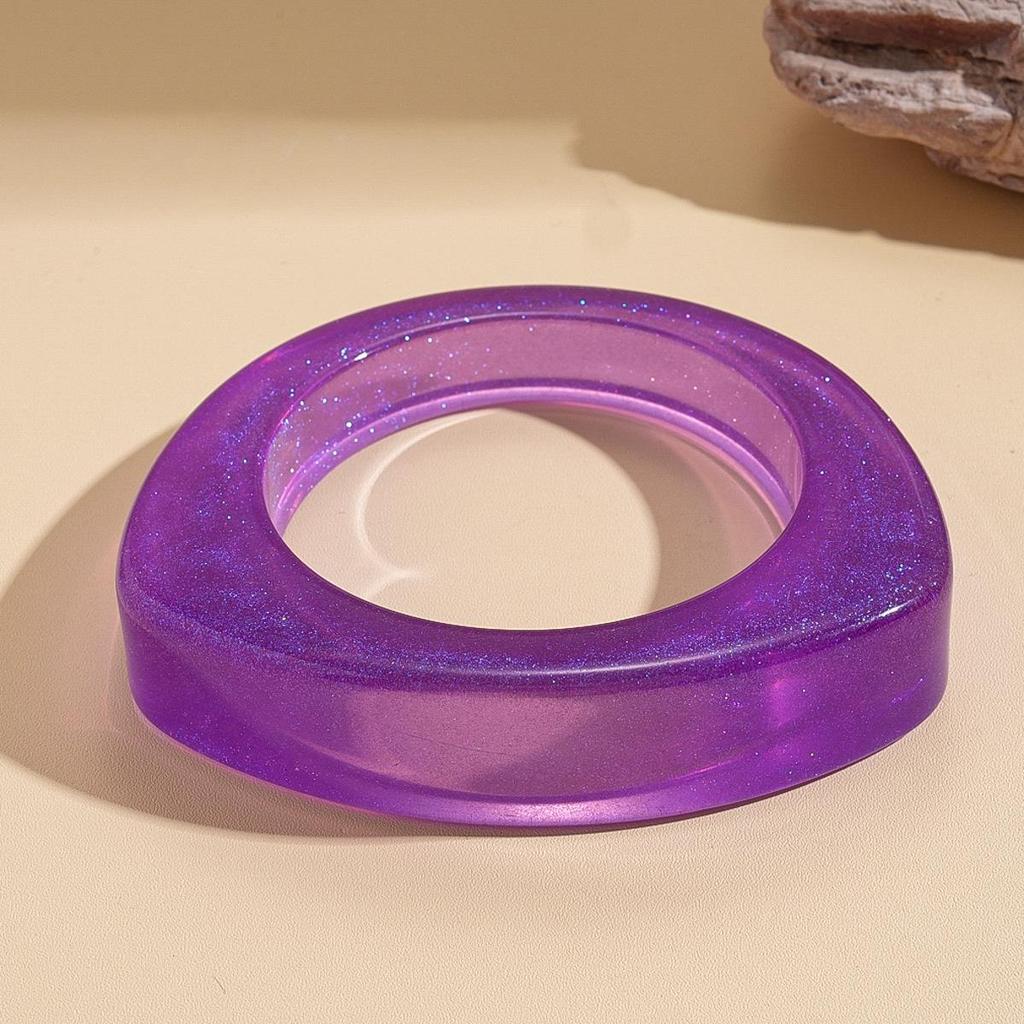 Unique Retro Resin Bracelet: Personalized Fashion Jewelry for Women