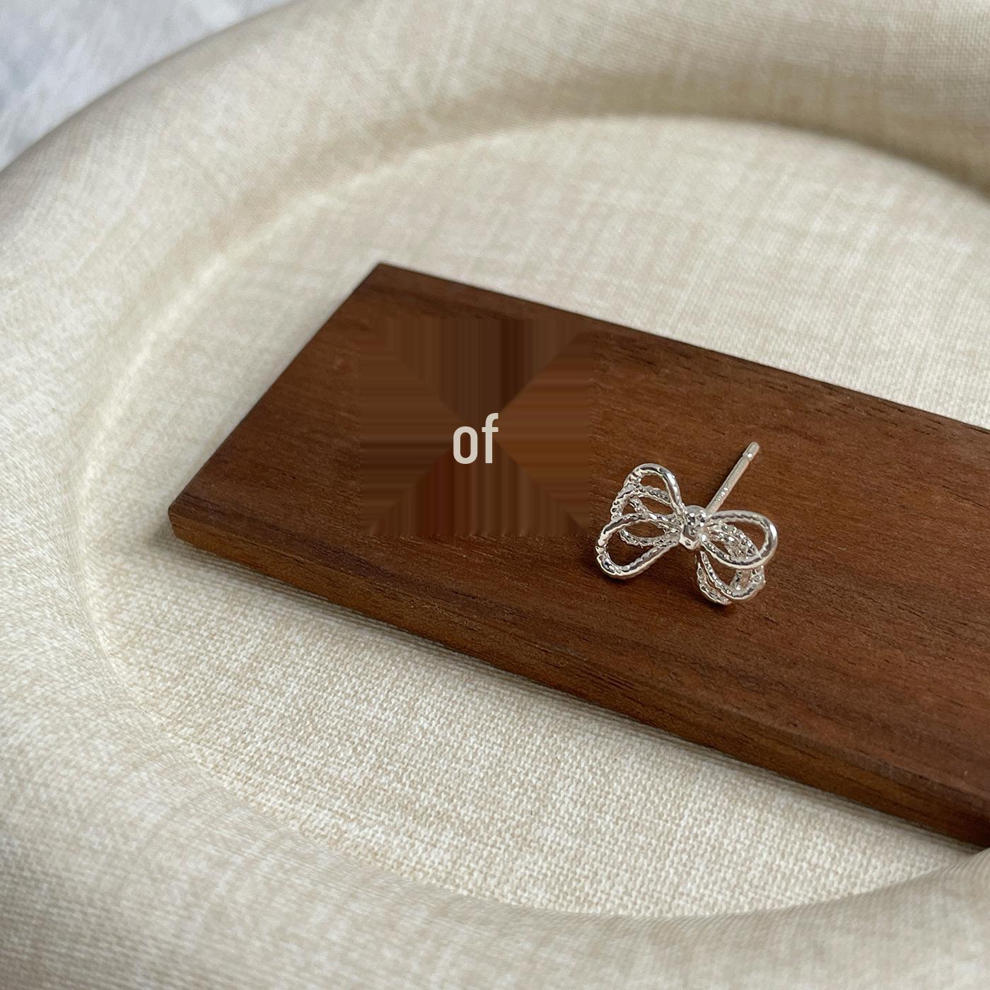 Elegant Twisted Rope Bow Stud Earrings – Simple and Versatile for Daily Wear.