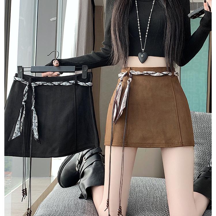 Plus Size Brown Suede A-line High-Waisted Skirt for Women - Slimming, Hip-Hugging Short Skirt for Spring and Autumn