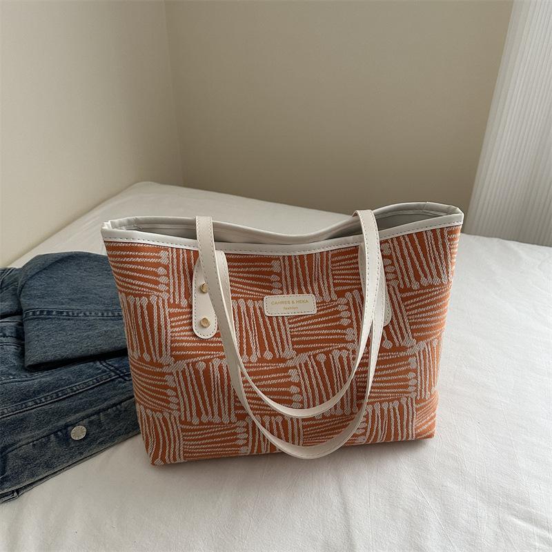 

Большая вместительная сумка на одно плечо подмышкой, нишевый дизайн, японская персонализированная сумка из ткани для поездок на работу, повседневная сумка в иностранном стиле, красивая сумка-тоут оранжевый