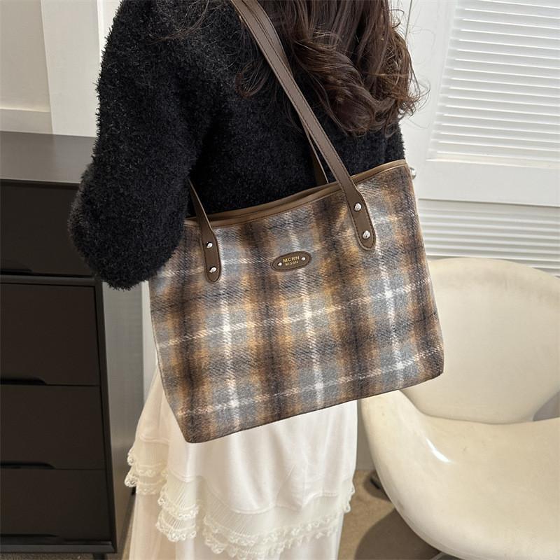 Fashionable Winter Woolen Plaid Tote Bag 2023 Stylish Casual Shoulder Handbag Soft Texture