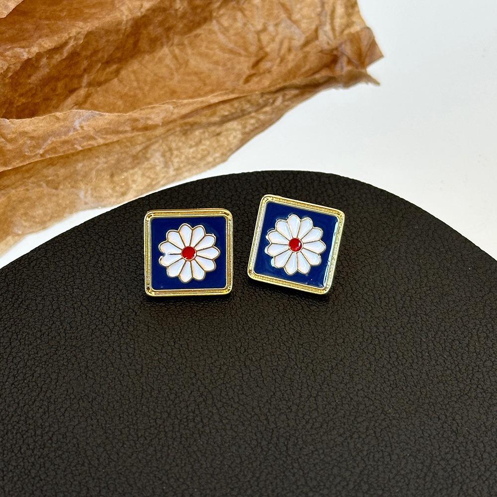 Silver Needle Korean Version Elegant Black and White Plaid Earrings