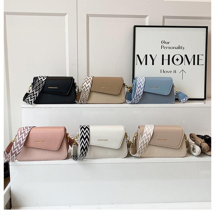 Korean Elegant Fashion: Minimalist 2025 Crossbody Small Square Bag for Women