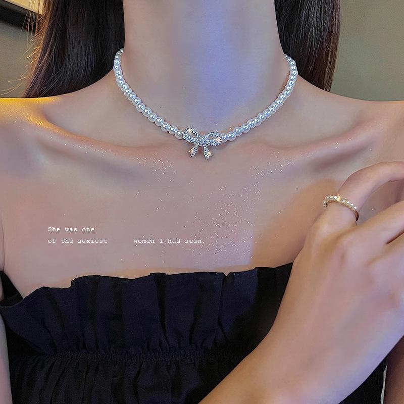 2025 Pearl Bow Clavicle Necklace: Elegant & Trendy Women's Choker