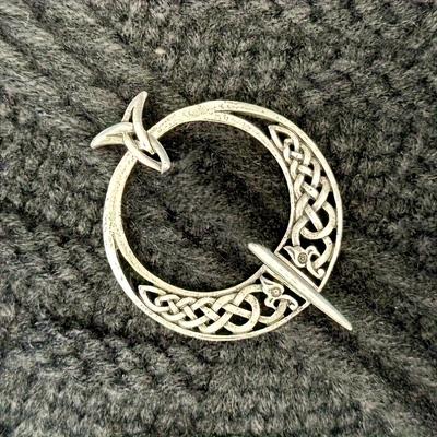 Modische Broschen für Damenschmuck
