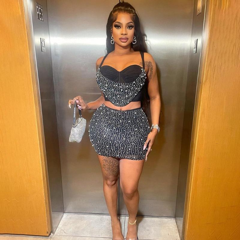 

Женский модный короткий топ с бретелькой через шею и юбкой-полукомбинезоном Hot Drill из двух предметов M чёрный