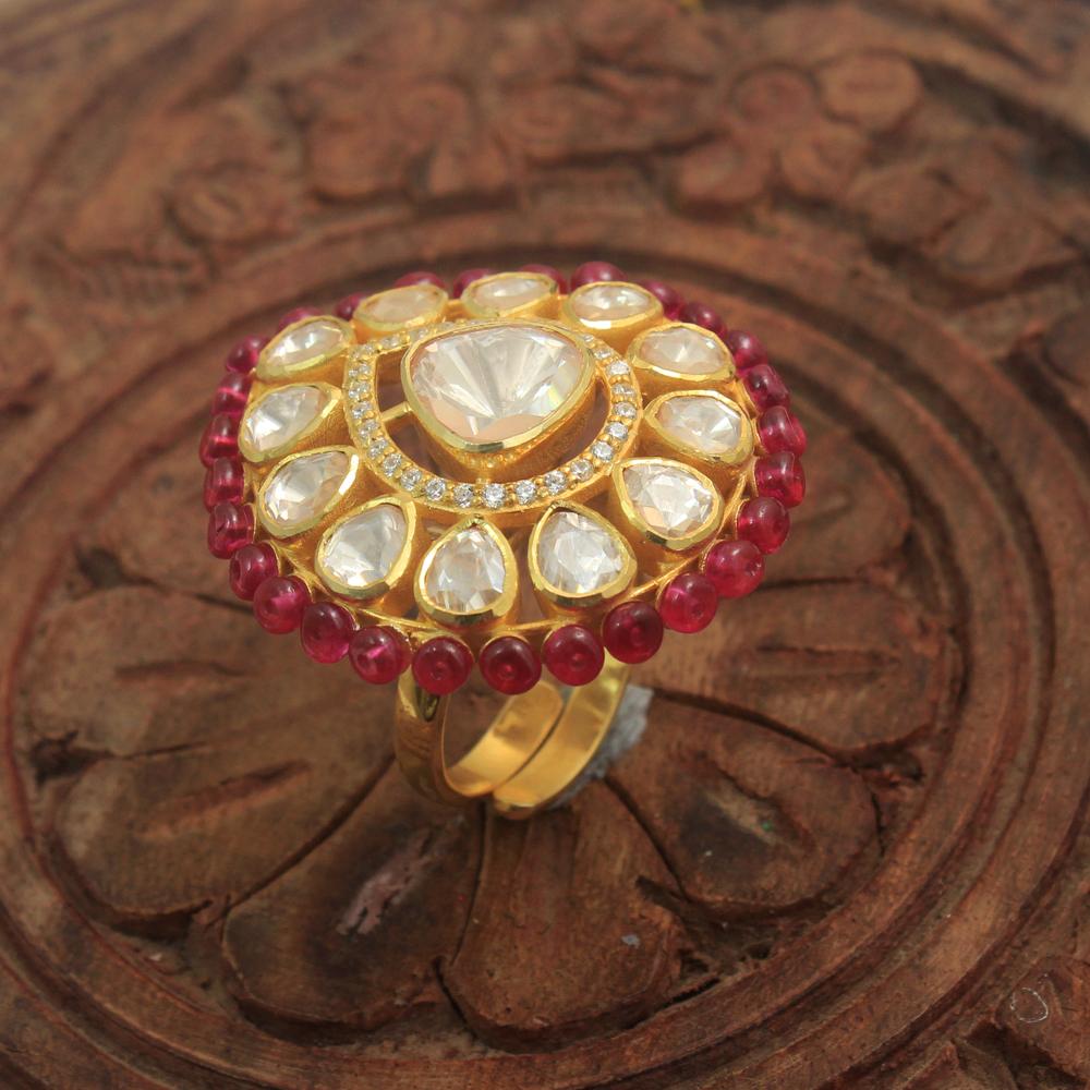 

Кольцо с золотой отделкой из рубина и Kundan Polki, серебро 925 пробы