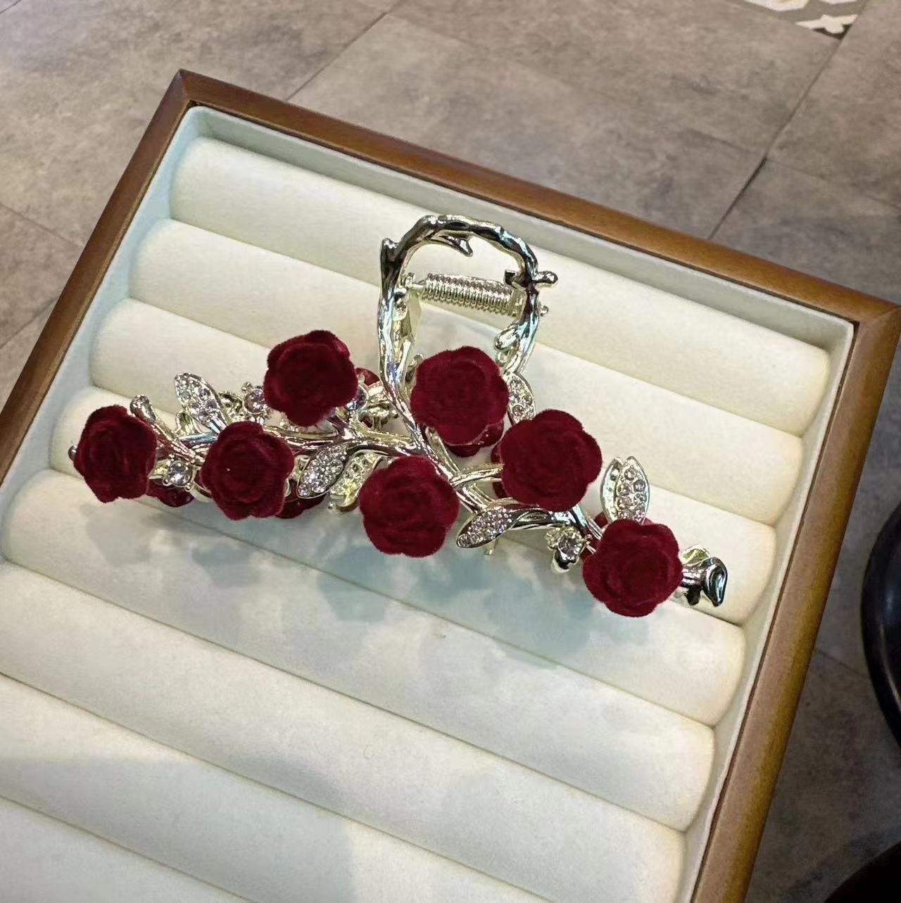 

1шт Жіноча Квітка Волосся Коготь Затискач Ретро Кінський Хвіст Коса Краб Металевий Затискач Мода Мила Дівчина Картка Волосся Аксесуари Для Волосся 1pc червоний