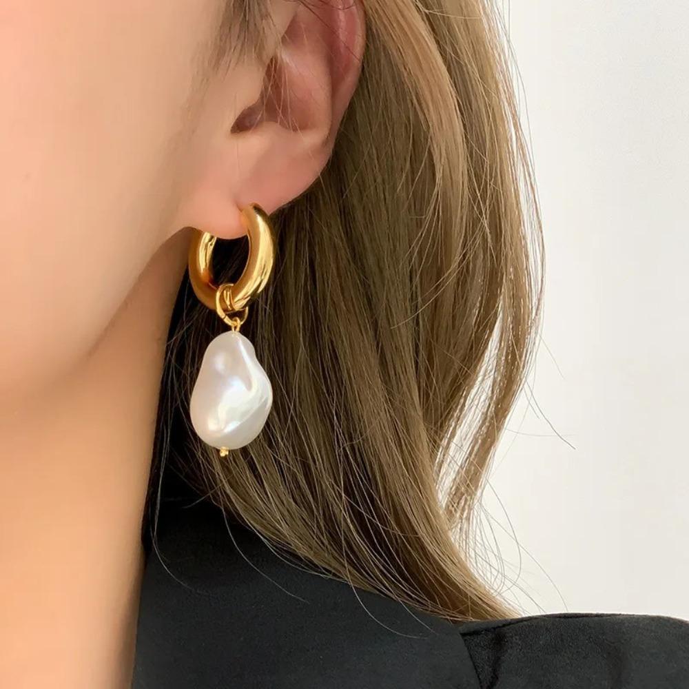 European Baroque Vintage High-end Asymmetrical Gold Color Pearl Earrings for Women Sassy Temperament Elegant Jewelry Party Gifts