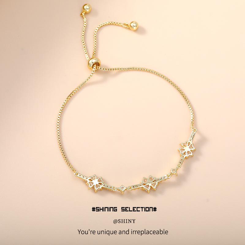 Elegant Four-Leaf Clover Zircon Bracelet for Women - Luxurious, Sparkling, High-End Design Jewelry Accessory