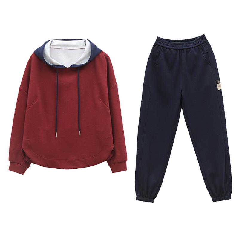 Sportovní oblek pro raný podzim 2024: Omlazující, zeštíhlující dvoudílný set