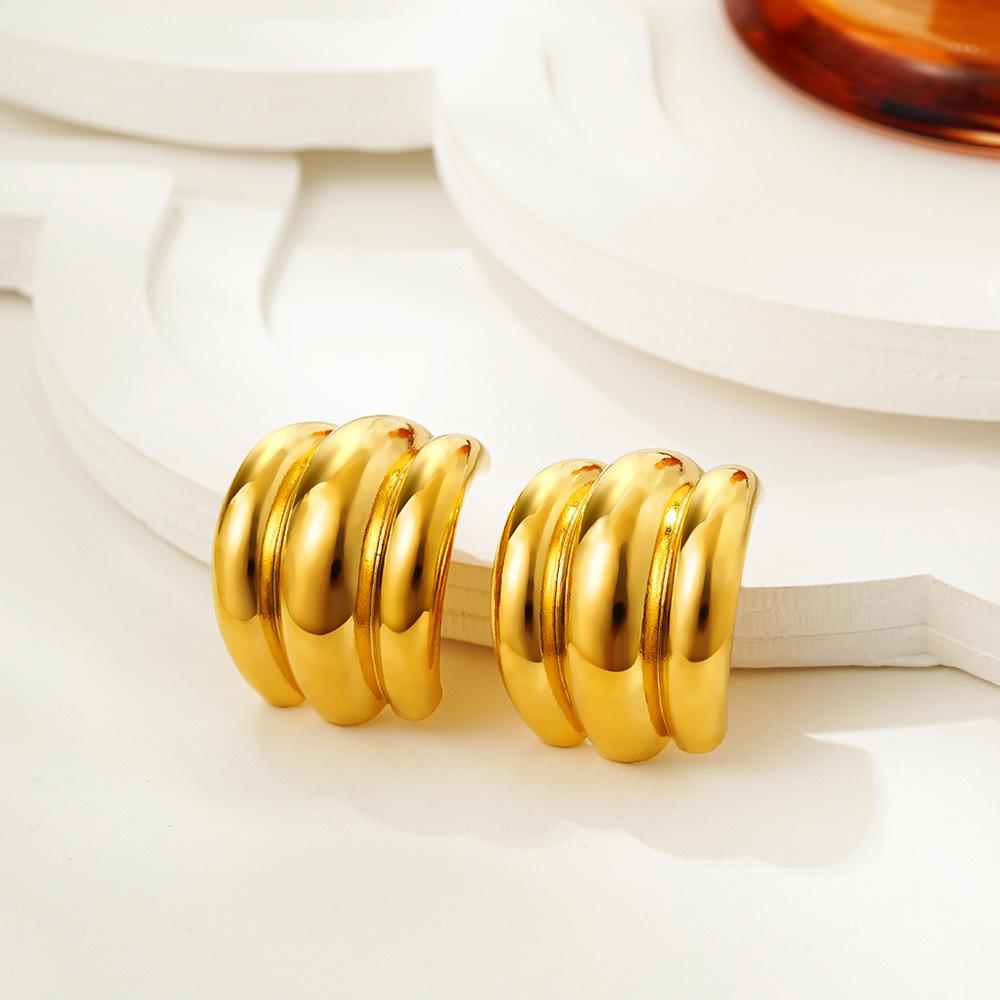 18K Gold Glossy Curved Claw Stud Earrings Inlaid with Zircon Exaggerated C-shaped Large Earrings Ear Jewelry