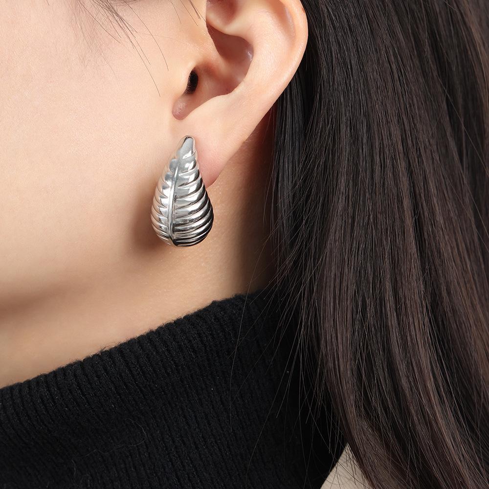 Vintage Chinese Style Water Drop Titanium Earrings with Multi-Layered Texture Design