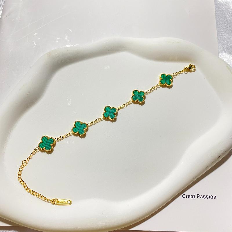 Female Titanium Steel Does Not Fade 9MM Five-flower Lucky Four-leaf Clover Bracelet Is Fashionable and Versatile