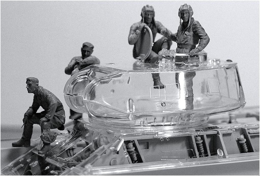 Master Box 1/35 Scale Soviet Tank Crew 1943-1945 Plastic Model Kit (5 Figures) MB35068
