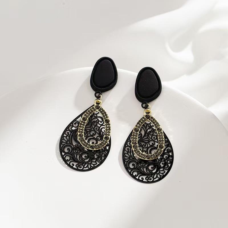 European and American Retro Black Hollow Flower Earrings Women's Fashion Water Drop Design Earrings Exaggerated Personality High-end Earrings