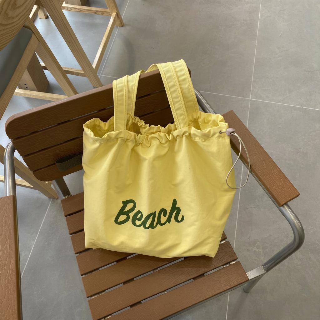 Tasche mit Buchstabendruck Bequeme Kordelzugtasche Große Kapazität Lässige Tasche Weich Zum Ausgehen Kurze Ausflüge Reisen