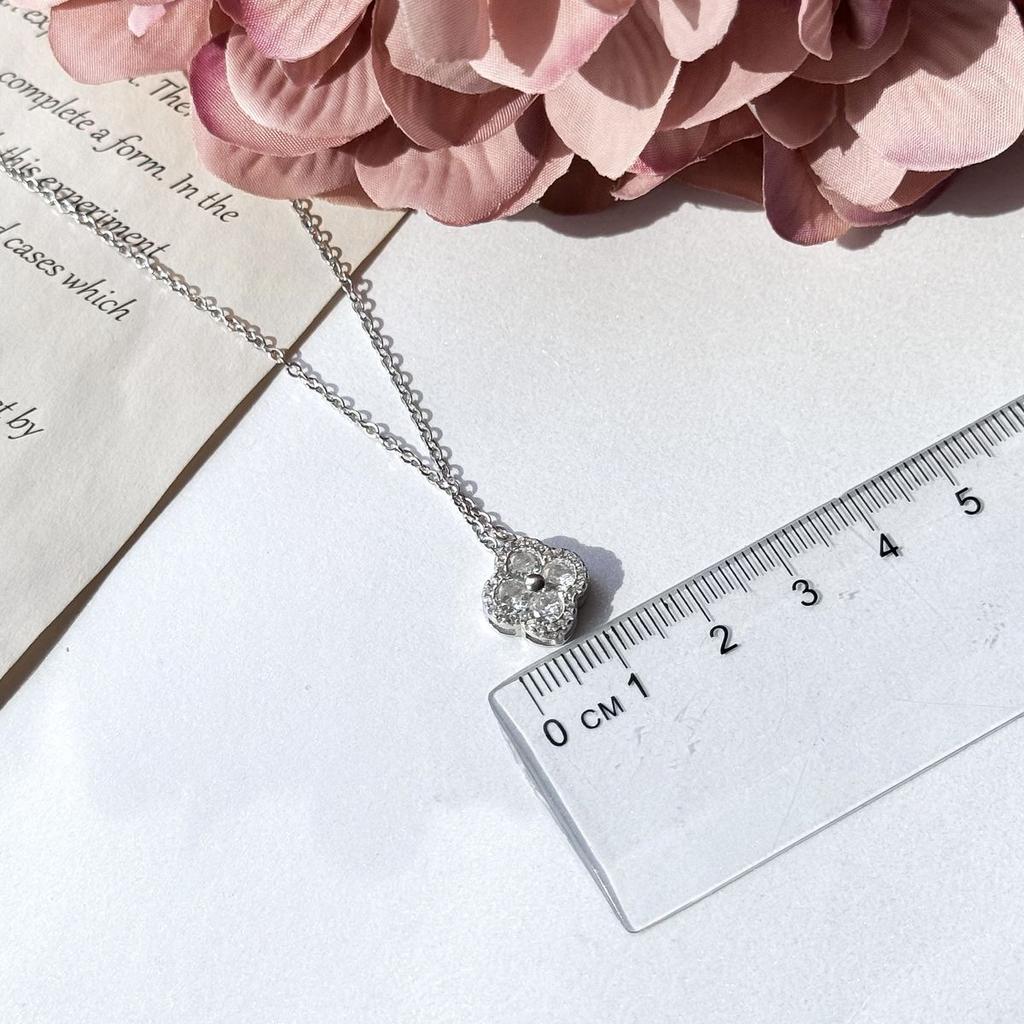 Серебряное колье с фианитами, вес изделия 3,32 гр (2159957)