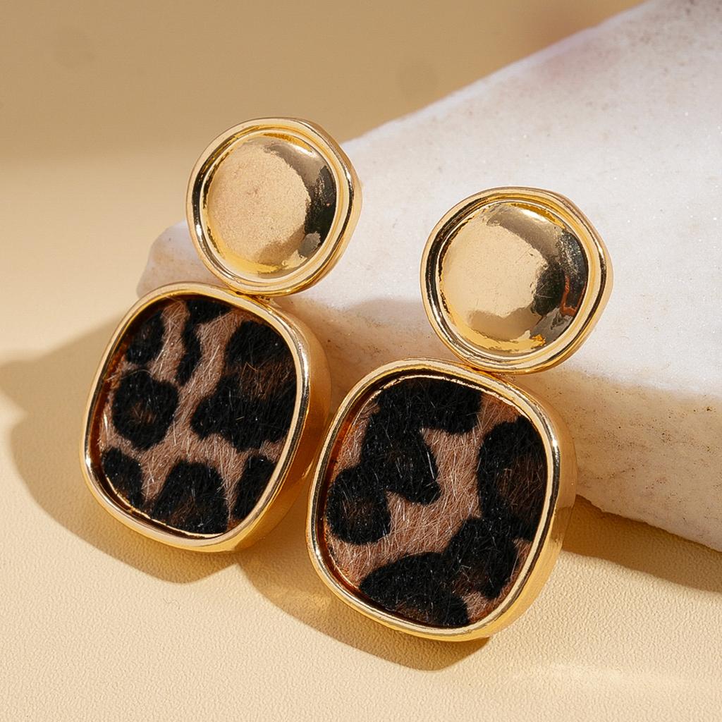 European and American autumn and winter retro geometric round flower leopard print silver needle earrings Maillard niche earrings