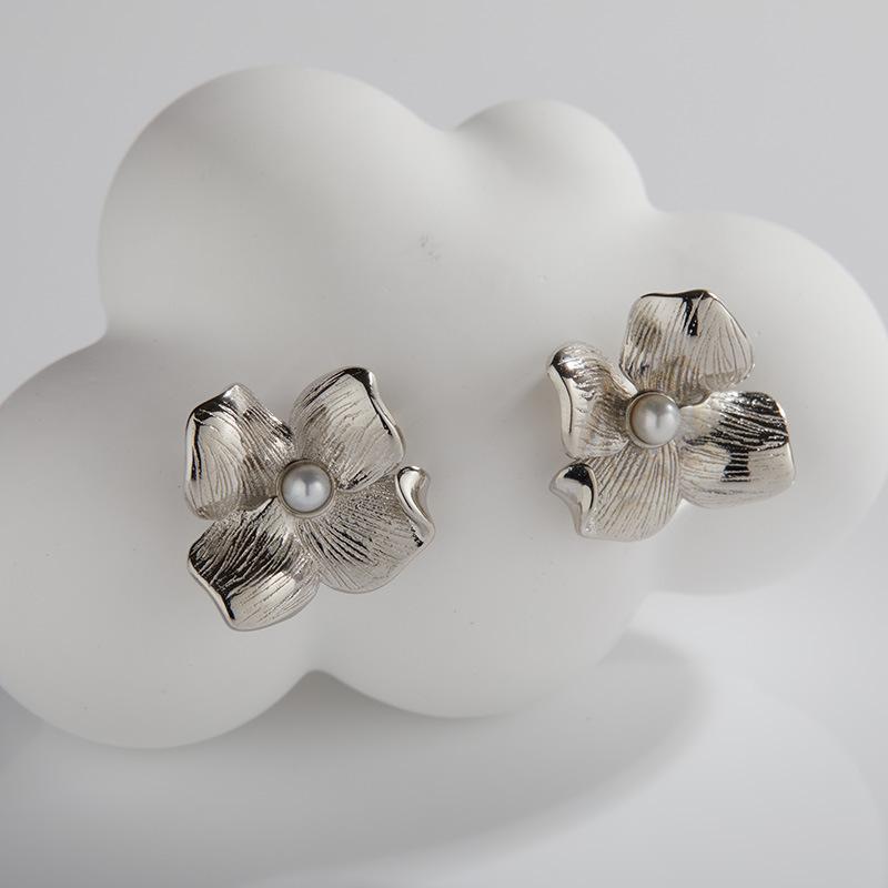 Niche Design Flower Pendant S925 Sterling Silver Inlaid Natural Freshwater Pearl Necklace Women'S Set Xiaohongshu Earrings