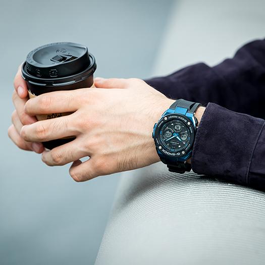 Casio Erkek Paslanmaz Çelik 200M Suya Dayanıklı Analog Darbeye Dayanıklı Kuvars Saat GST-W300G-1A2