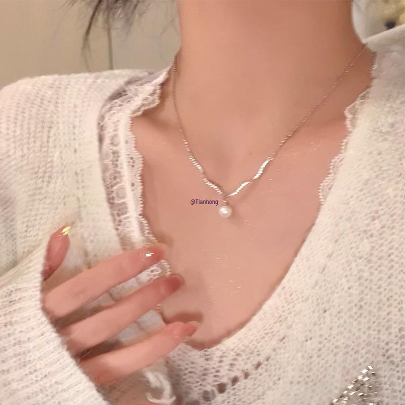 

2025 Autumn/Winter 925 Silver Wave Pearl Necklace for Women - Light Luxury Clavicle Sweater Chain