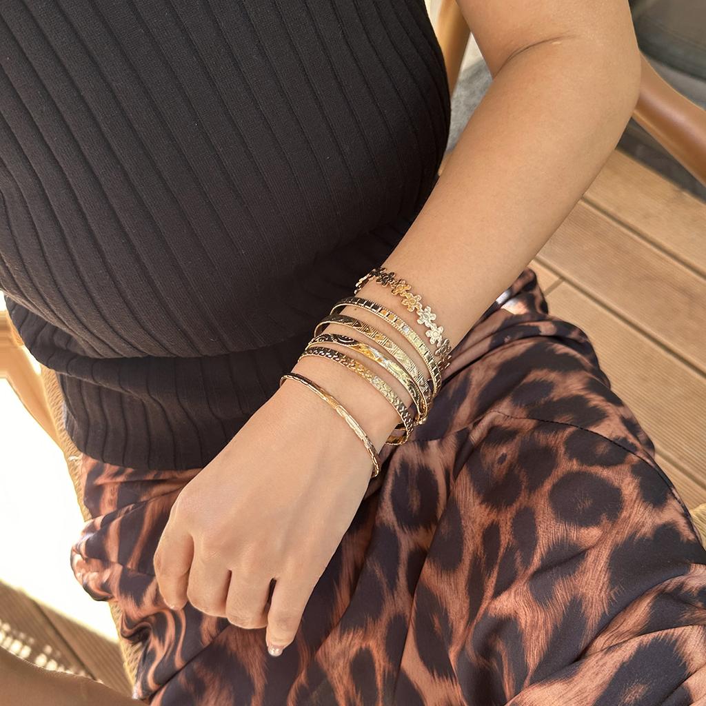 Sweet And Cool Engraved Flower Bracelet Bracelet Fashionable Metal Texture Stacked Bracelet