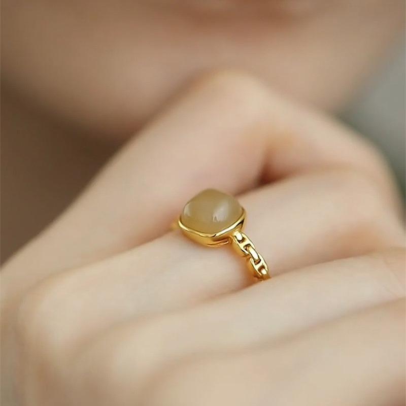 Vintage Palace Style Natural Ice Chalcedony Ring Light Luxury Exquisite Rings for Women Party Wedding High Quality Jewelry