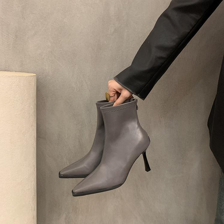 French retro brown square head short boots high heels women's autumn and winter new with skirt thin boots and bare boots women's boots