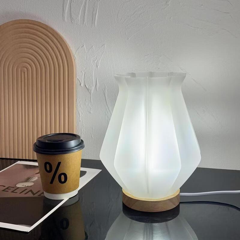 

Oeny Petal 3D Decorative Table Lamp