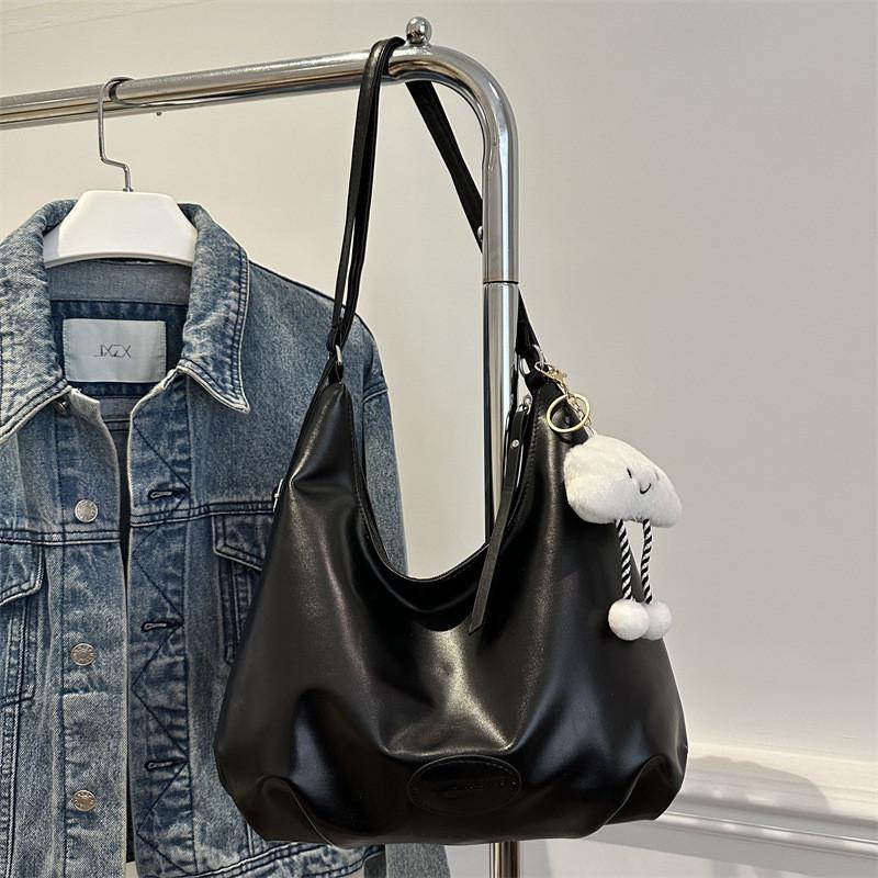 Chic And Fashionable Shoulder Tote Bag For Women With Spacious Design Options