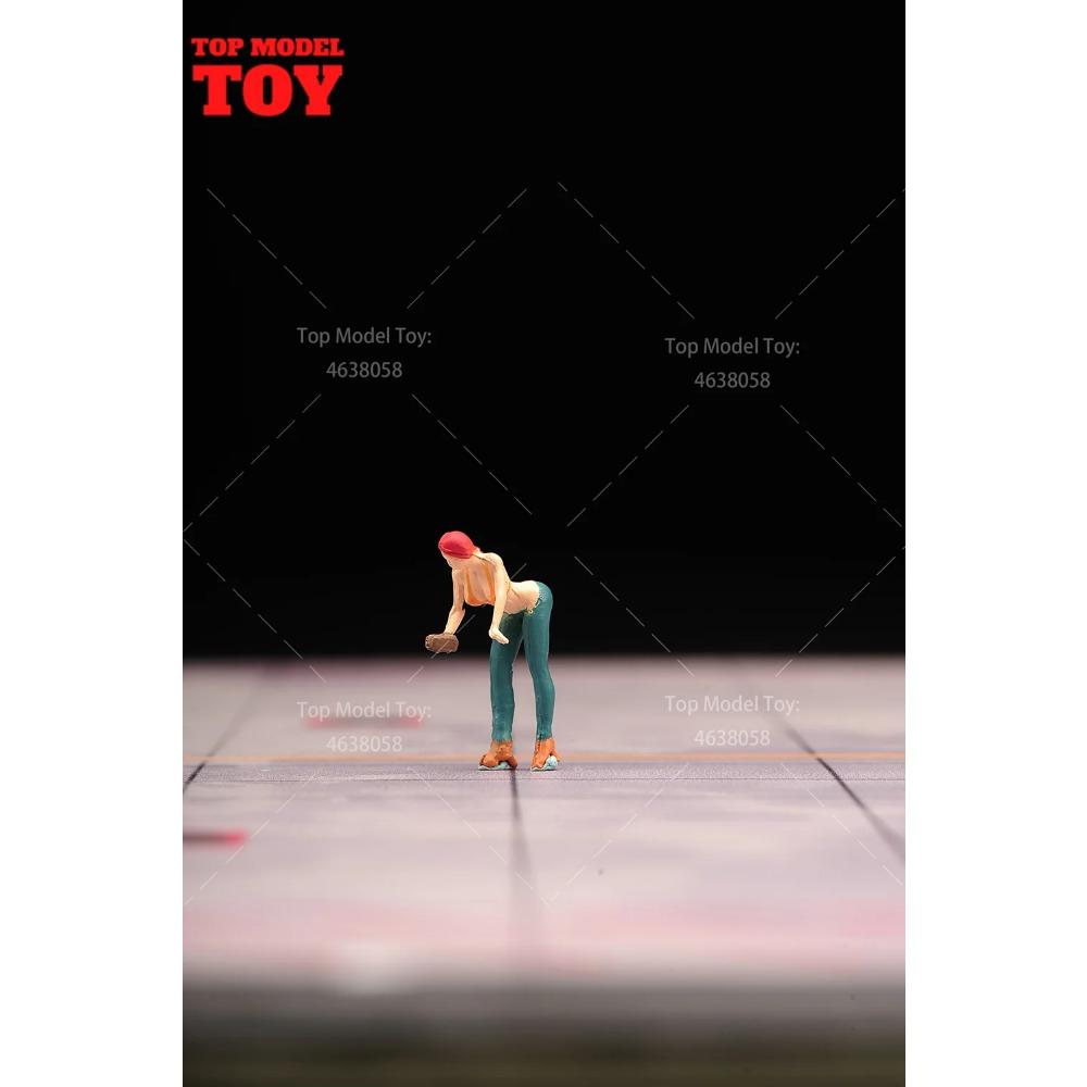 Painted Miniatures 1/64 Paul Walker Gal Gadot Vin Diesel Mini Scene Props Doll Figures Model Cars Vehicles Cars Toys Gift