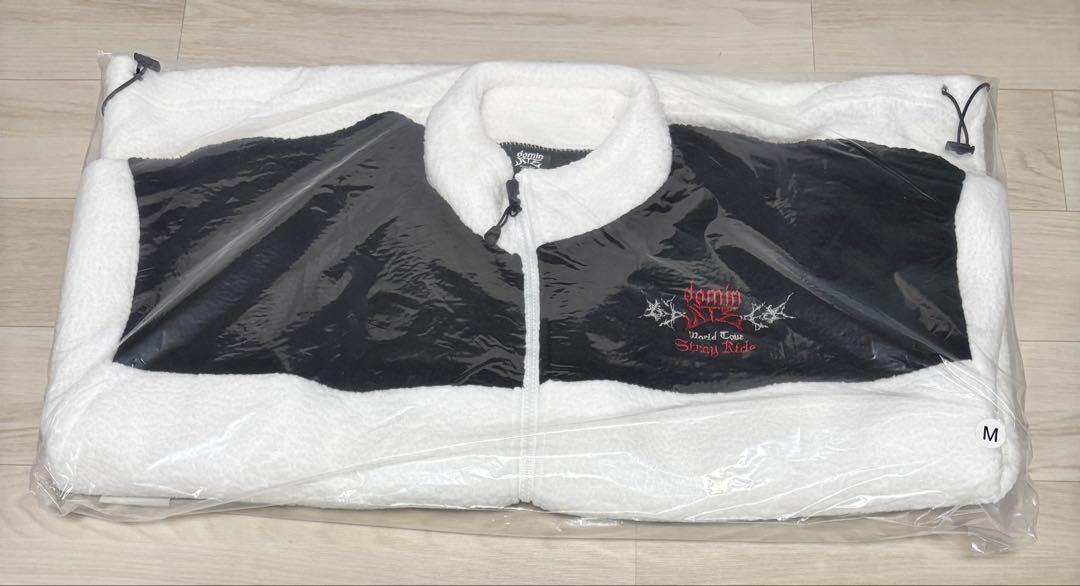 

[USED] stray kids world tour boa jacket size M
