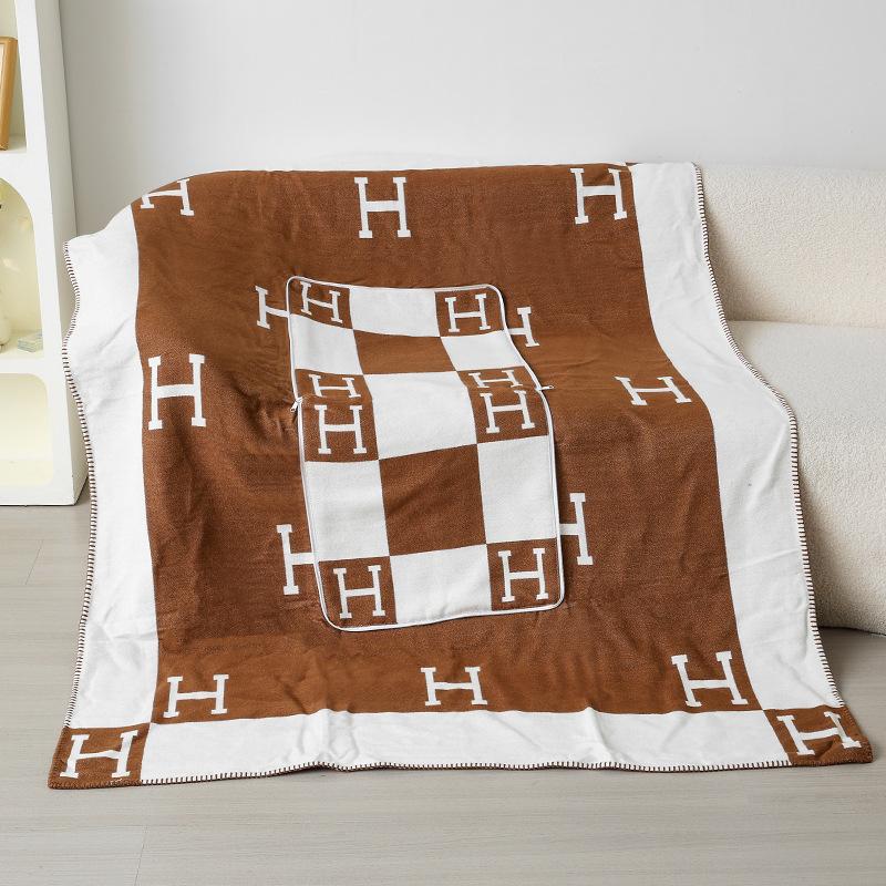 Fleece Blanket Single Blanket Air-Conditioned Blanket Sofa Cover Blanket Nap Blanket Blanket H-Letter Aviation Flight Blanket