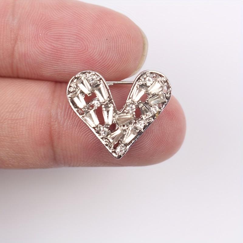 Glitter Rhinestone Heart-Shaped Brooch Pin, Minimalist Safety Pin For Cheongsam Dresses Cardigans Mini Corsage For Women