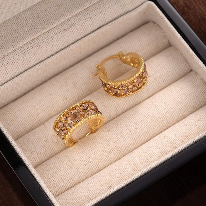 

Super Flash Full Diamond Hollow Ear Buckle High Sense Light Luxury Niche Earrings Fashion Versatile Earrings Women S Jewelry Supply