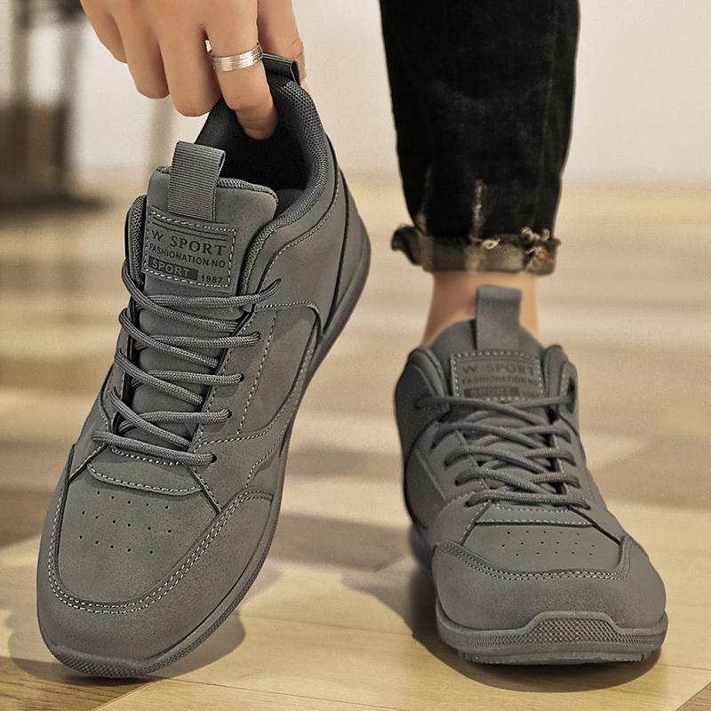 Men's Lightweight Sports Shoes Khaki Flat Bottomed Hiking Outdoor Men's Vulcanized Shoes Anti Slip Wear-resistant Travel Shoes