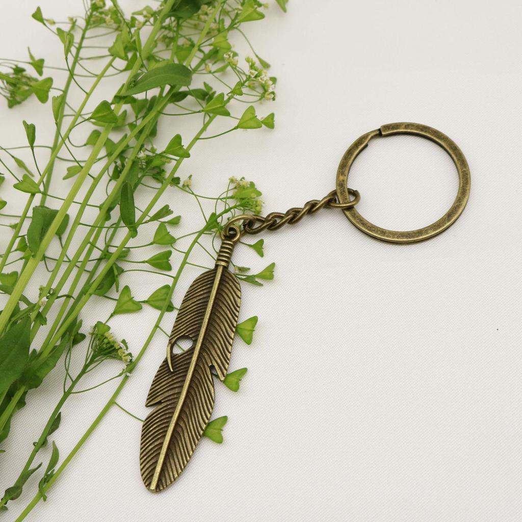 Elegant Feather Keychain Pendant - Hot Selling Simple Jewelry