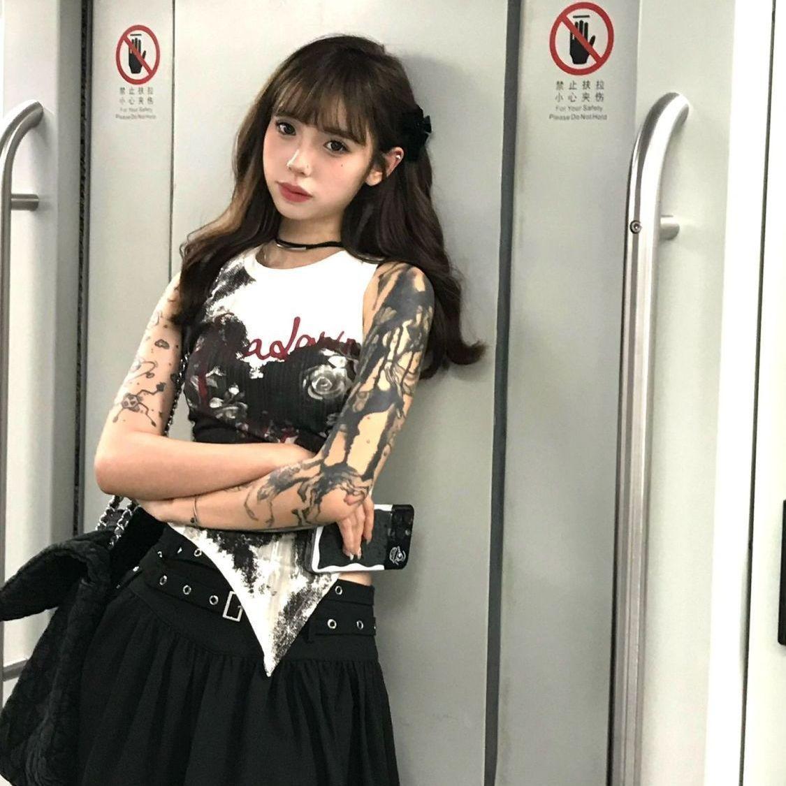 

Девушки Y2K Футболки Без рукавов Сексуальный женский жилет Белый с принтом Модные женские клубные топы Повседневные майки XL