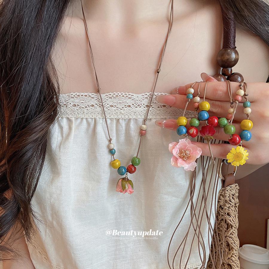 High-End Ceramic Flower Necklace: Creative Leather Cord Collarbone Chain for Women