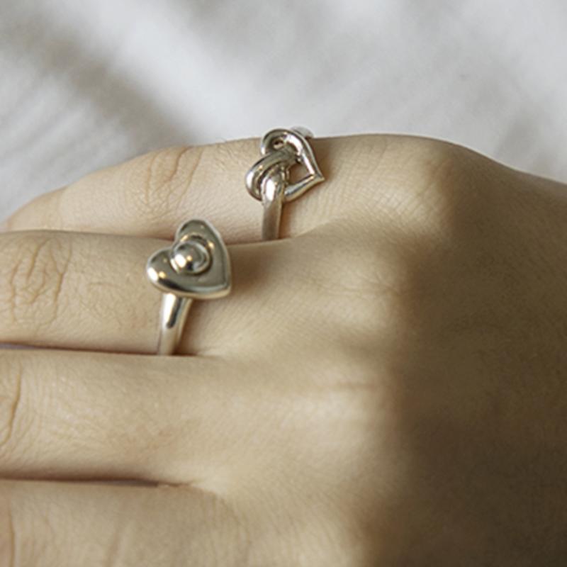 nuavo Pretchel baby ring