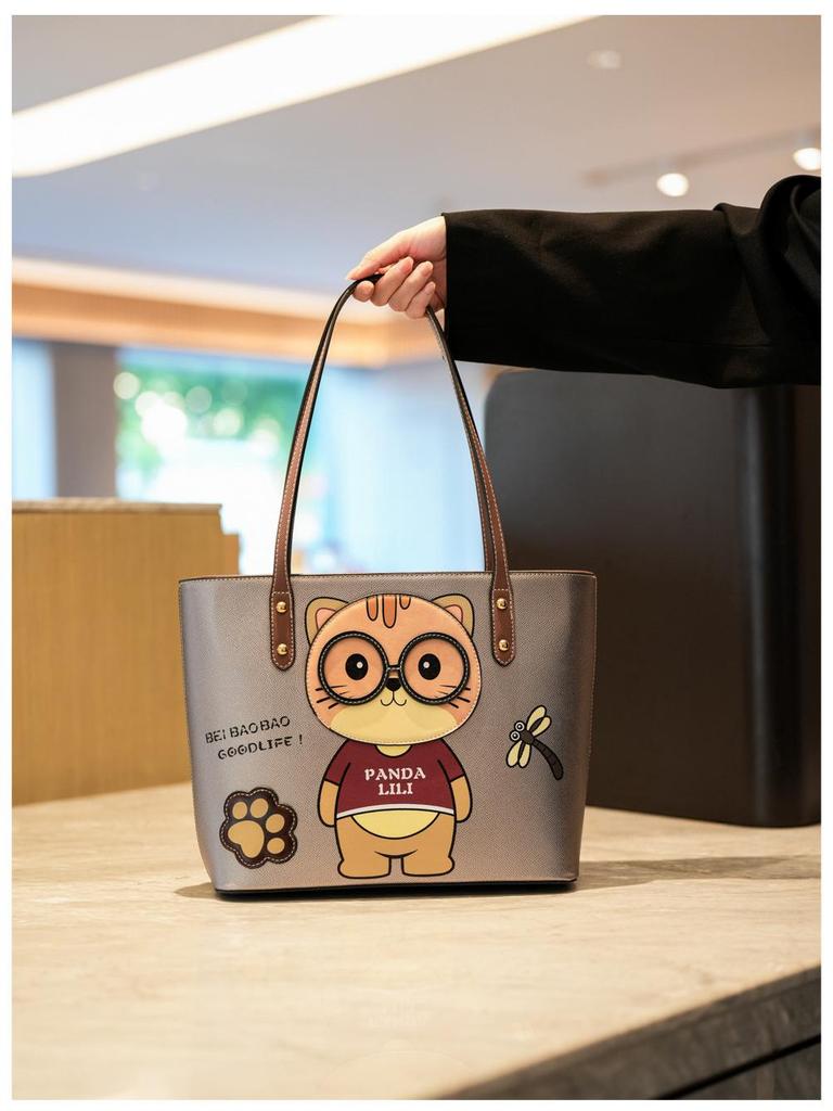 Trendy Luxury Cartoon Tote: Cute Street-Style Shoulder Handbag for Women