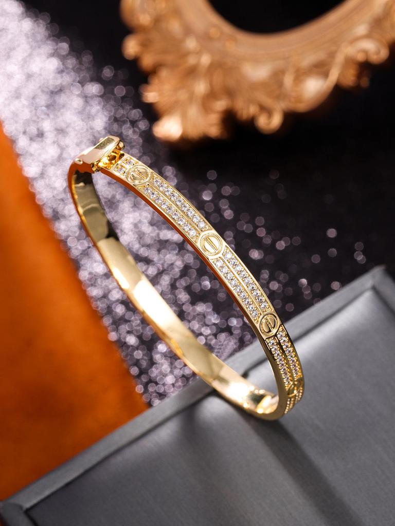 Exquisite Openable Star Bangle with Single Row Pave Diamonds - Trendy, Luxurious Statement Jewelry