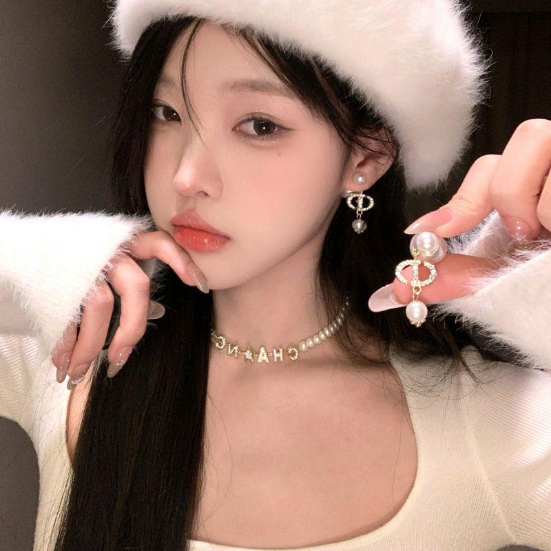 

Style as Wei Xue! Gold Style Sparking Zirconium Letter CD Pearl Earrings for Women 2025 New Arrival Best Selling Fall and Winter Ear Studs Earrings Gold Diamond pair