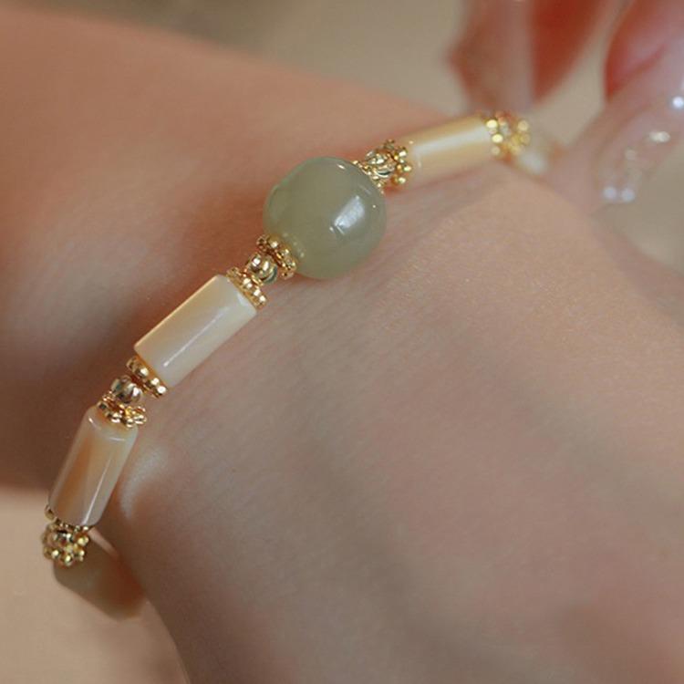 Elegant and gentle natural Hetian jade bracelet for women, vintage light luxury niche white butterfly shell bamboo knot bracelet jewelry