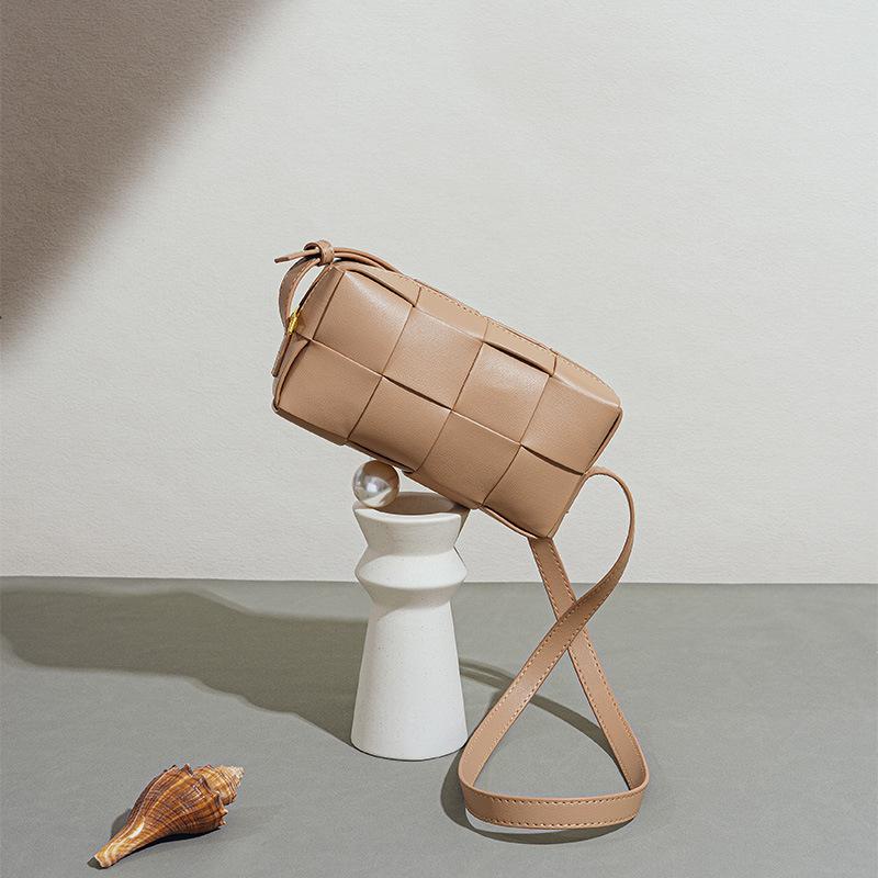 Bolso versátil de cuero para mujer, bolso cuadrado pequeño tejido a cuadros, bolso bandolera 2025 nuevo, bolso de hombro tejido de alta gama