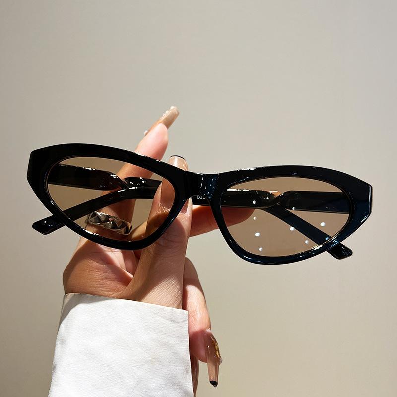 Fashion Vintage Cat Eye Sunglasses Women Men Trendy Punk Luxury Designer Retro Pink Bent Shade Small Frame