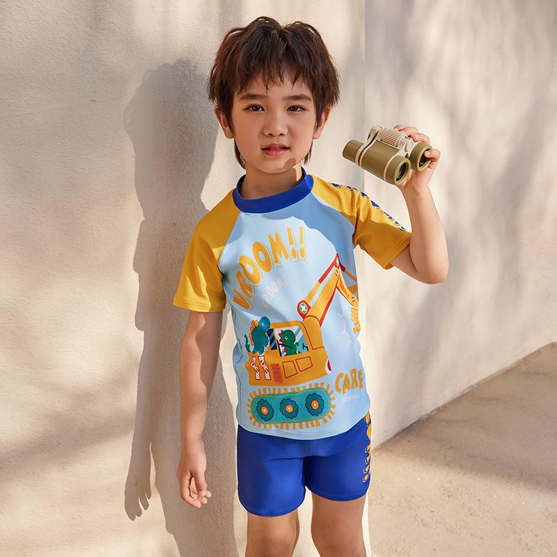 

2025 Мальчиковый мультяшный строительный транспорт быстросохнущий слитный купальник с коротким рукавом X-Large