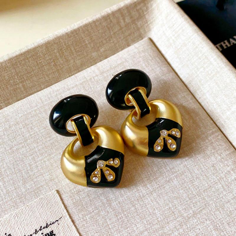 Black Enamel Oil Drop Butterfly Earrings Retro Versatile High-end Stud Earrings Niche Earrings Women